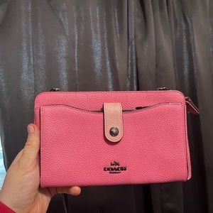 Crossboday COACH purse.
